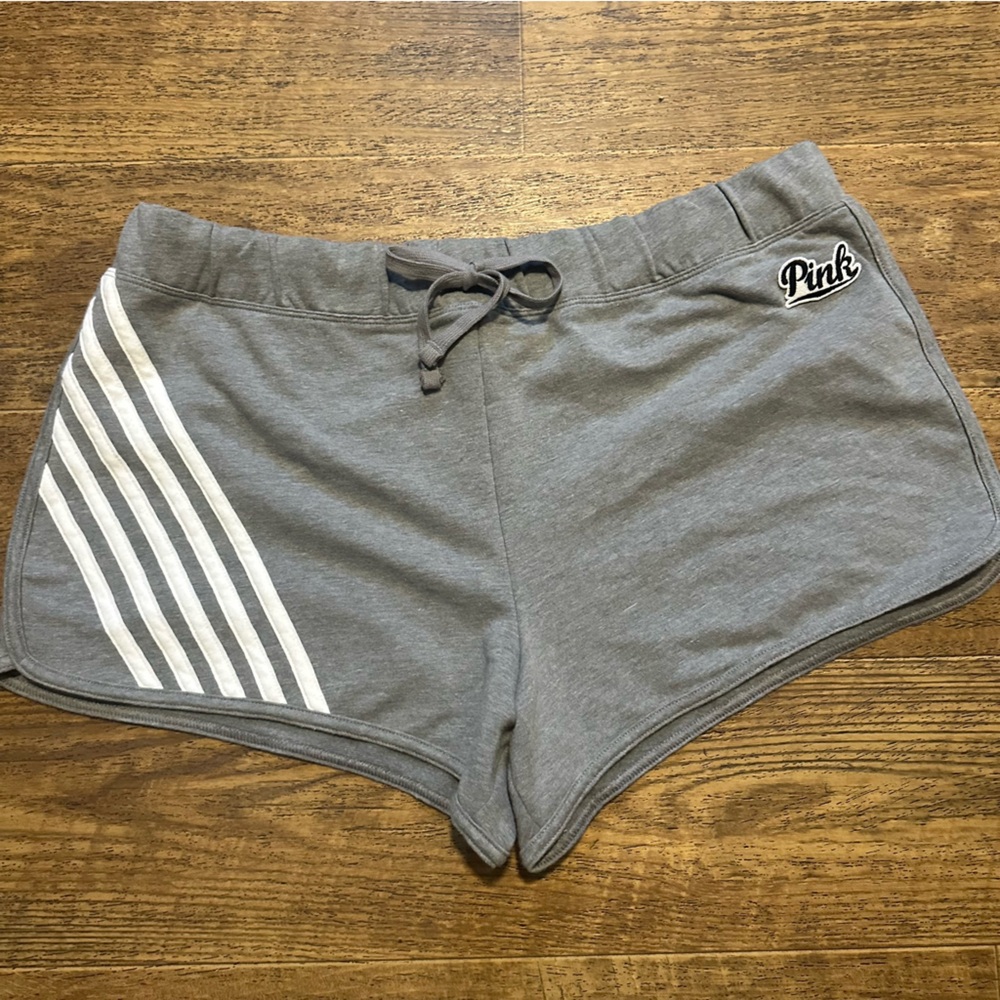 VS PINK NWT SHORTS LARGE